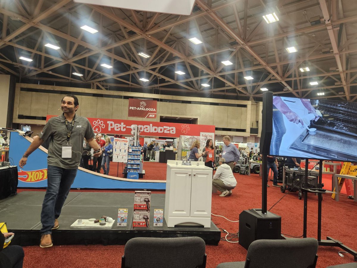 AmicusTradeshow's tweet photo. Let us provide you with the mobile/self-contained or permanent placed innovative props for your next presentation! #boothbuilds https://t.co/2Eysd55bdF