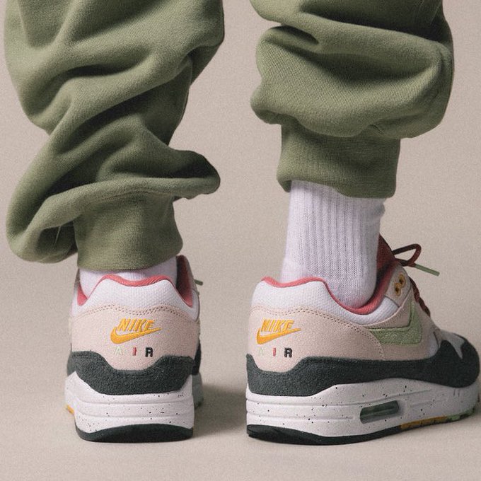 Nike air max 1 easter deals