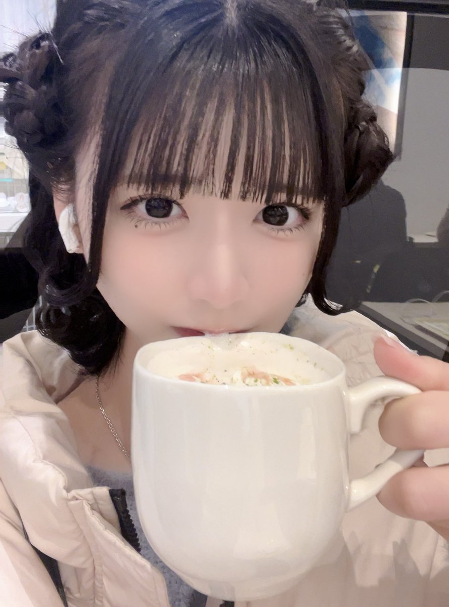 コップ歪んでますね https://t.co/m4AUMC5zen