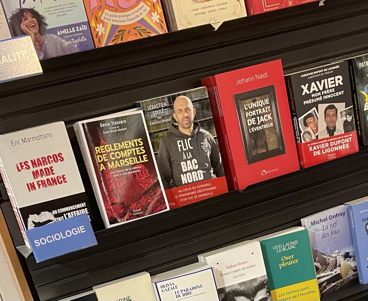 emarms's tweet photo. À la Fnac de Toulon, aux côtés de mes collègues @DenisTrossero et @CMToulon 📖 😉 https://t.co/bh0NgwX81L