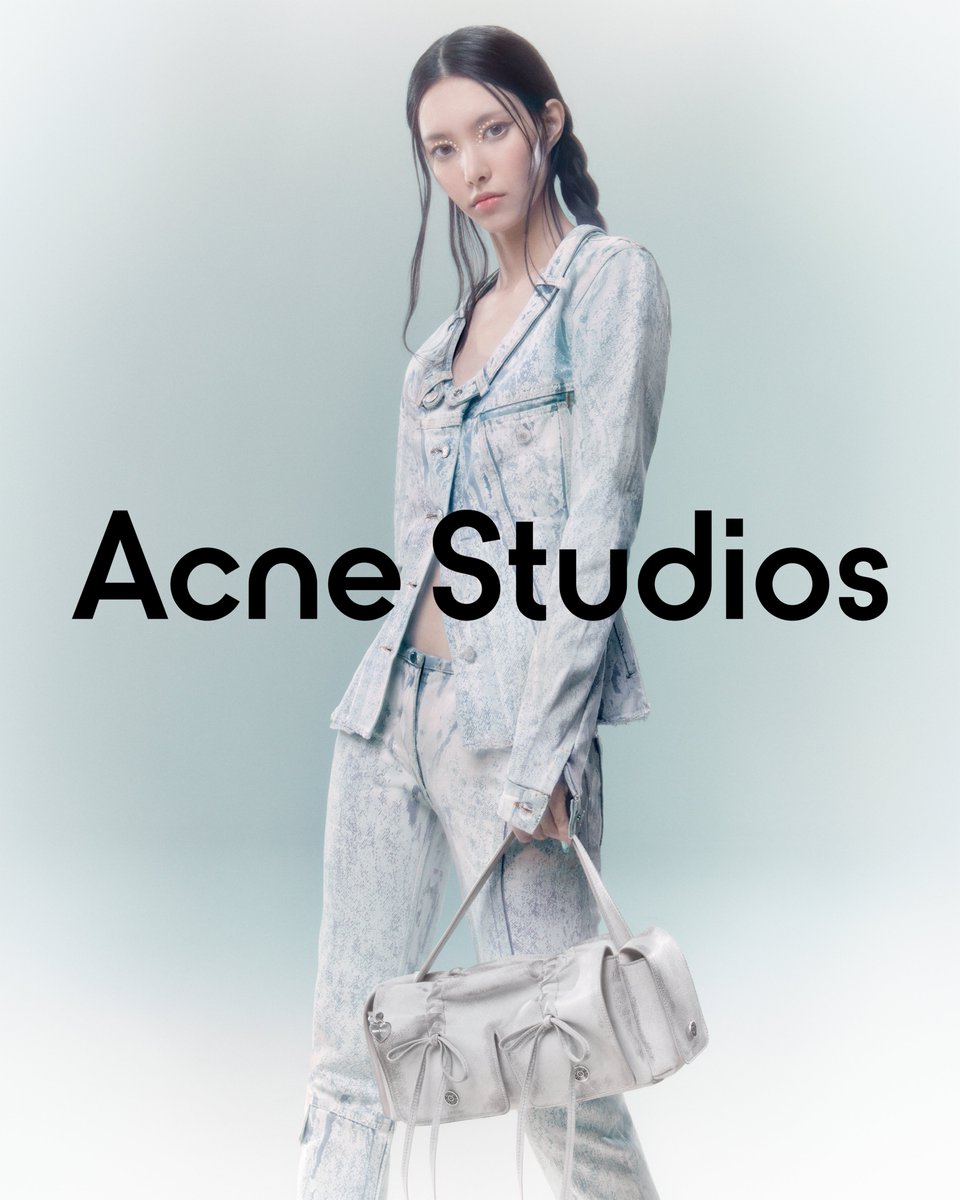 非売品ILLIT acne studios コラボポスター illit モカ ポスター 非売品