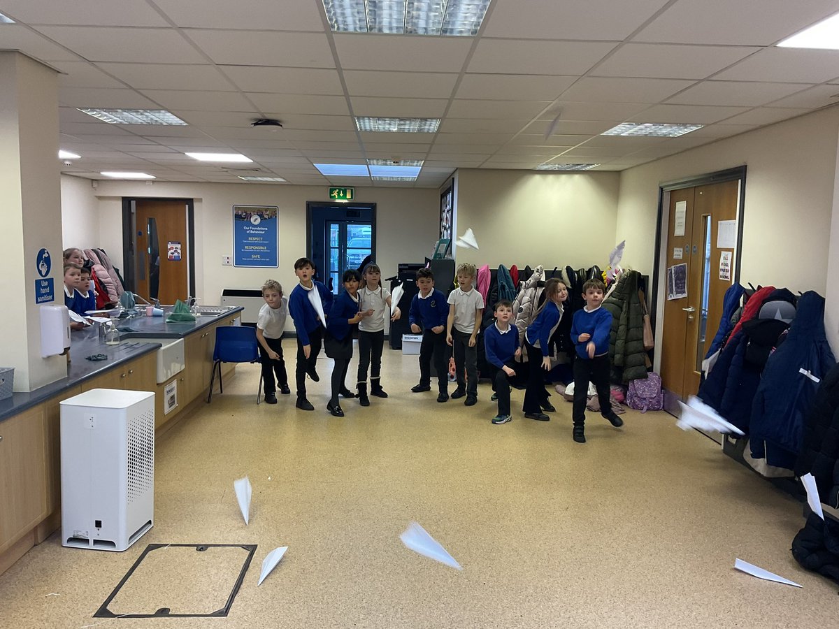 AcklamWhin's tweet photo. Science week activity in Year 3 - measuring length of time that paper aeroplanes flew for, both with and without adaptations! βοΈβ±οΈ #ScienceWeek #primaryscience #year3science https://t.co/U7EOR4zSRs