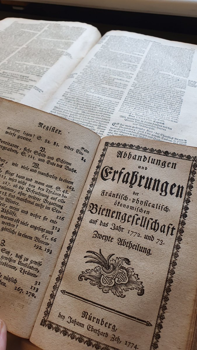 Viel mehr habe ich heute den Tag in den Regalen der Drory-Bibliothek verbracht. Eine von Edward Drory angelegte Sammlung über 1.000 apistischer Titel in fünf Sprachen.

Gesucht habe ich handschriftliche Einträge in diesen Büchern und bin sogar fündig geworden.

#Imkerei #Bienen