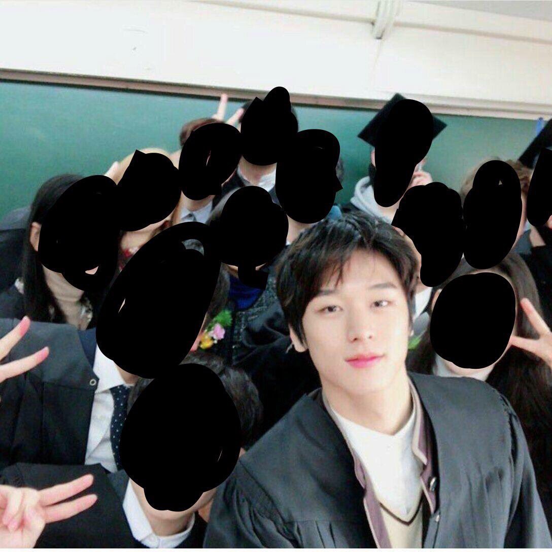 zzup0m's tweet photo. 주연이 졸업식날 진짜 훈남미잇음!!!! https://t.co/yKfhdzfrWZ