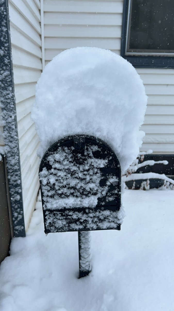 springr6's tweet photo. Out here delivering the mail in Englewood! @BianchiWeather https://t.co/cE9j8FwldC