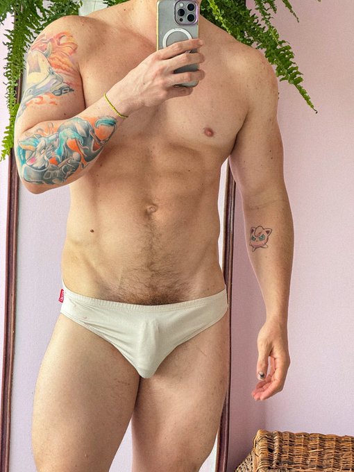Morning babes! https://t.co/GQvCWvy32M