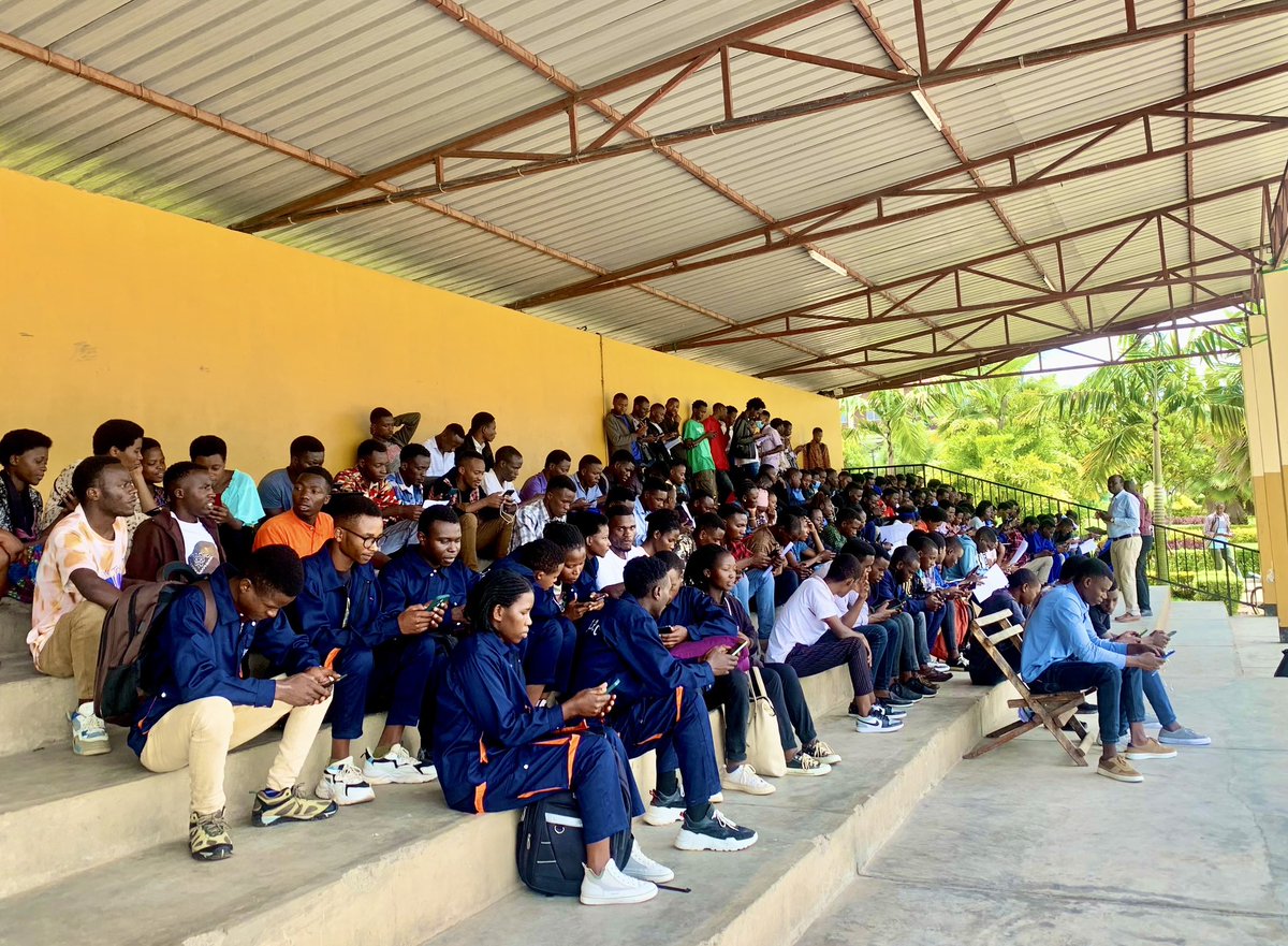 Today in @MusanzeDistrict , we conducted a survey on students from @MuhaburaCollege to assess their understanding and perceptions of whitening cosmetics. This also served as an opportunity to raise awareness of the risks associated with skin-bleaching products. #CosmeticsSafety