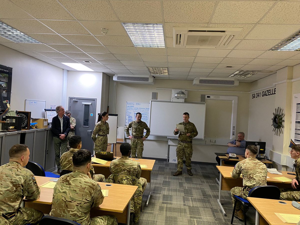 Supervisor Course 23/005, LCpl Green from @1_Regt_AAC Workshop received the Vector Aerospace Trophy 🏆 for achieving outstanding results on all phases of her supervisor training. @Official_REME