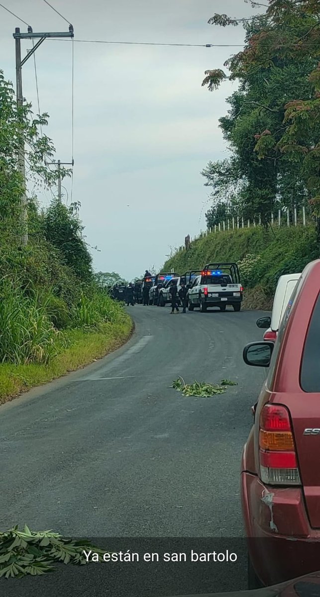 edgaracostahe's tweet photo. Desde ayer esta tomada la carretera federal Huatusco - Conejos, la carretera es un asco y el gobierno no hace nada, hoy el inútil de @CuitlahuacGJ está mandando a sus antimotines
#Morena es una mierda 
@CarlosLoret @brozoxmiswebs @RicardoBSalinas @latinus_us @GlodeJo07 https://t.co/X1hAGRDq4P