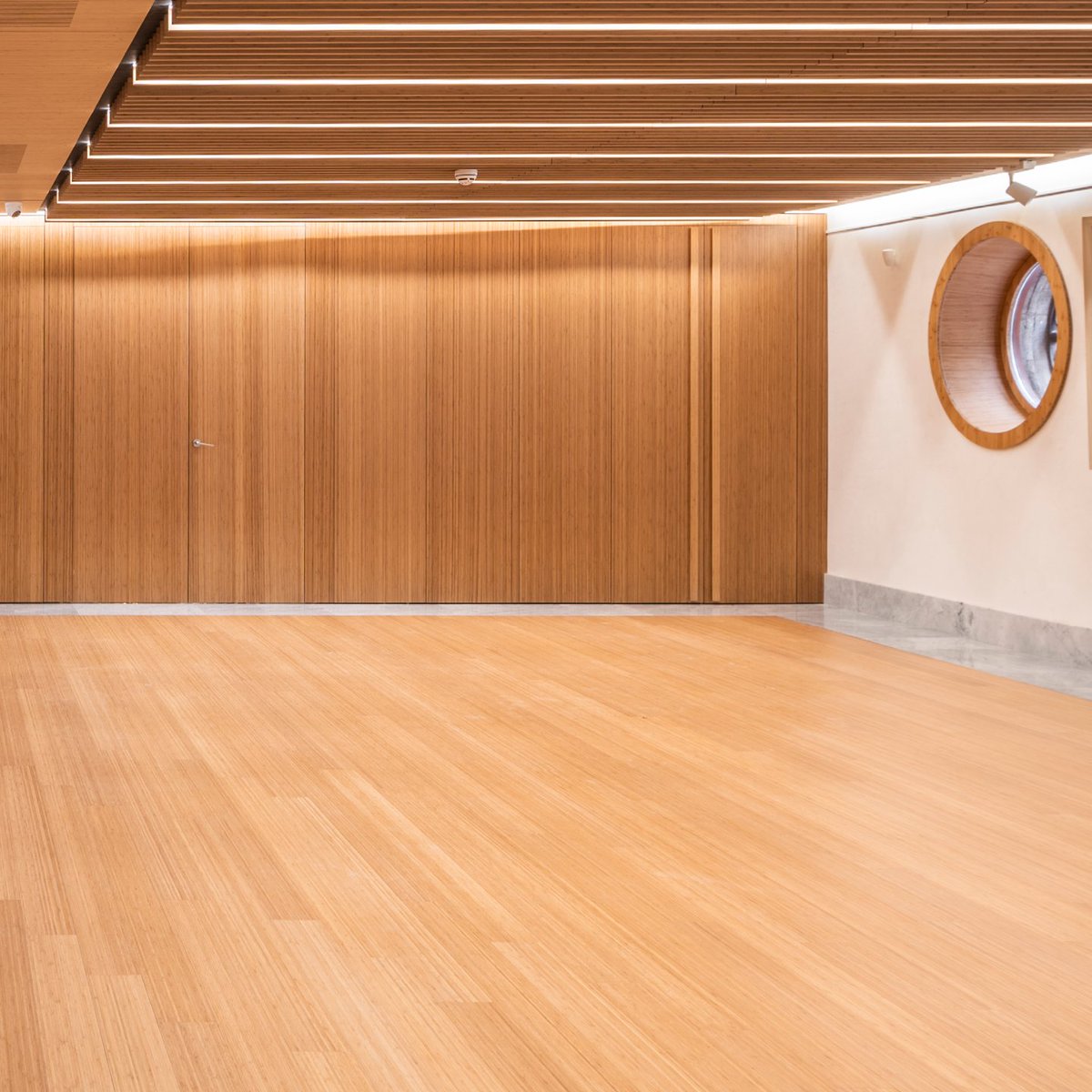 Explorando la estética y durabilidad de los suelos de madera. Conoce más sobre este gran espectro y visita nuestra sección…#grupogubia
.
grupogubia.com/suelo-madera/
.
#suelosdemadera #suelo #tarimademadera #arquitectura #diseñointerior #woodflooring