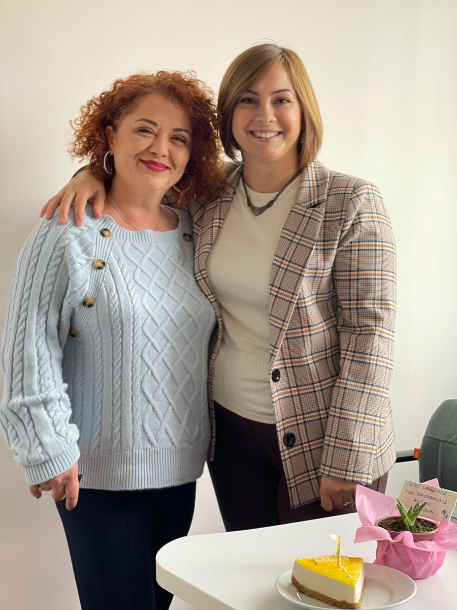 BursaKYGM's tweet photo. Yurdumuzda görev yapan kıymetli hemşiremiz ve nezdinde bütün sağlık çalışanlarımızı tebrik ediyoruz.Sıhhatimiz için,bizlere her daim destek olmanızdan dolayı
 minnettarız.İyiki varsınız.👏👏👏
#GSBYurtları
📍Nilüfer Hatun Yurdu https://t.co/q2OJpkouGx