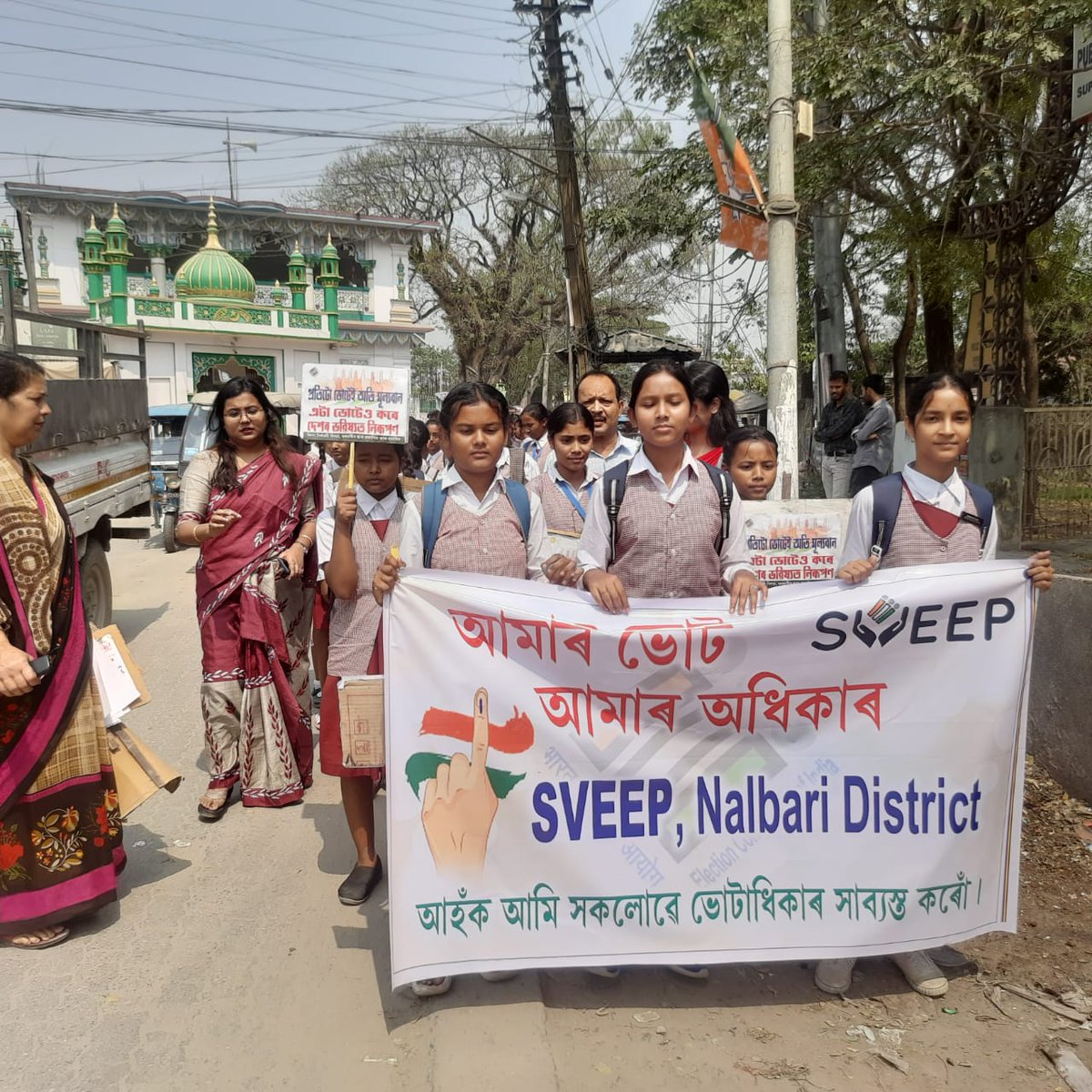 nalbari_dc's tweet photo. Keeping in line with raising awareness for upcoming Lok Sabha election, Nalbari District Administration and Systematic Voters' Education and Electoral Participation (SVEEP) organised a cycle and march rally under the
@CMOfficeAssam @himantabiswa 
@RanjeetkrDass @jayanta_malla https://t.co/HtER39GPWP