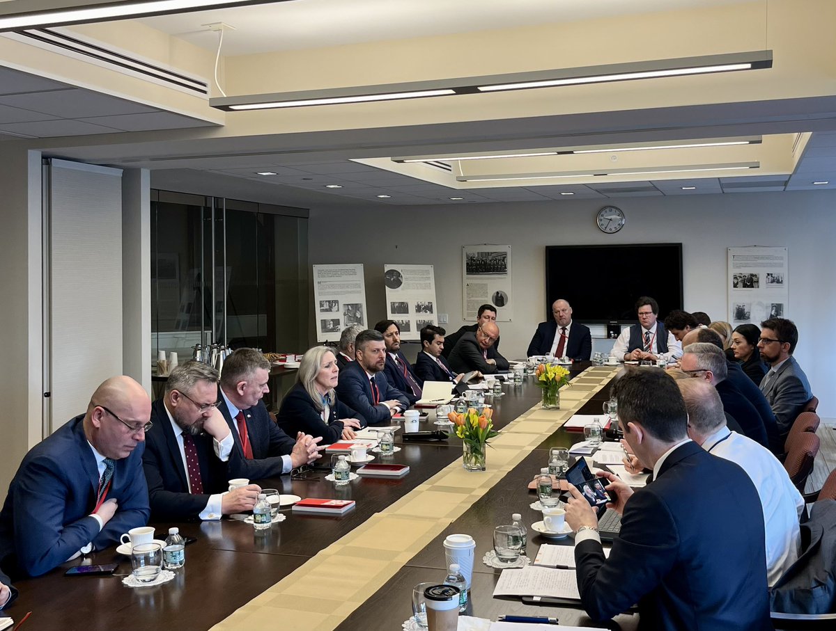 In the week we commemorate the 25th anniversary of Poland's membership in NATO, Amb. @KSzczerski hosted together with DPRs of @UKUN_NewYork 🇬🇧 and @UKRinUN 🇺🇦 MPs from @NATO Parliamentary Assembly. Our dialogue centered on implications for the @UN of Russia's war of aggression.