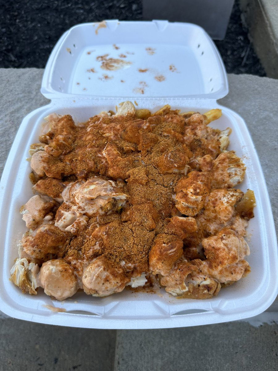 Finally got to see what all the hype is about. Loaded fries were pretty good, but they didn’t knock my socks off like I thought they would.