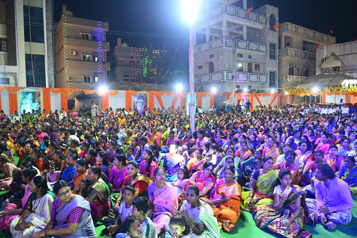 MKYTRS's tweet photo. వెలిమెల అనంత పద్మనాభ స్వామి వారి కళ్యాణ మహోత్సవంలో ముఖ్యఅతిథిగా పాల్గొన్న కార్పోరేటర్ మెట్టు కుమార్ యాదవ్.....

పటాన్చెరువు నియోజకవర్గ పరిధిలోని శ్రీ అనంత పద్మనాభ స్వామి వారి కళ్యాణ మహోత్సవంలో కార్పొరేటర్ మెట్టు కుమార్ యాదవ్ గారు ముఖ్యఅతిథిగా పాల్గొనడం జరిగింది. https://t.co/Z0IAMC3Imp