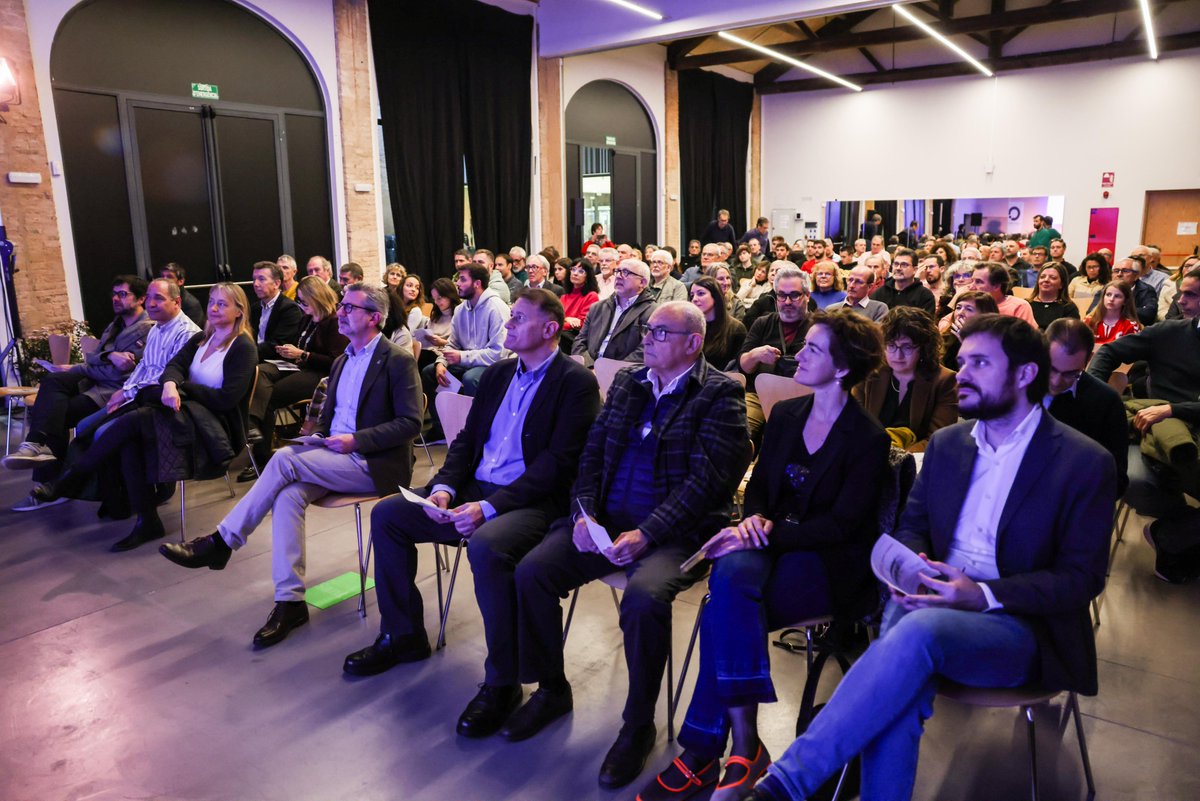 SantCugatCreix's tweet image. 5⃣0⃣ La projecció d'un documental produït per @cugatmedia i dues taules rodones, l'acte central del 50è aniversari de l' @hstcugat .

📸 @ajsantcugat .

🔗 tuit.cat/62096 .

#SantCugat @MoventisInfo @hummelspain @OccidentSeguros @JVCSpain @CatHandbol @LaFosbury