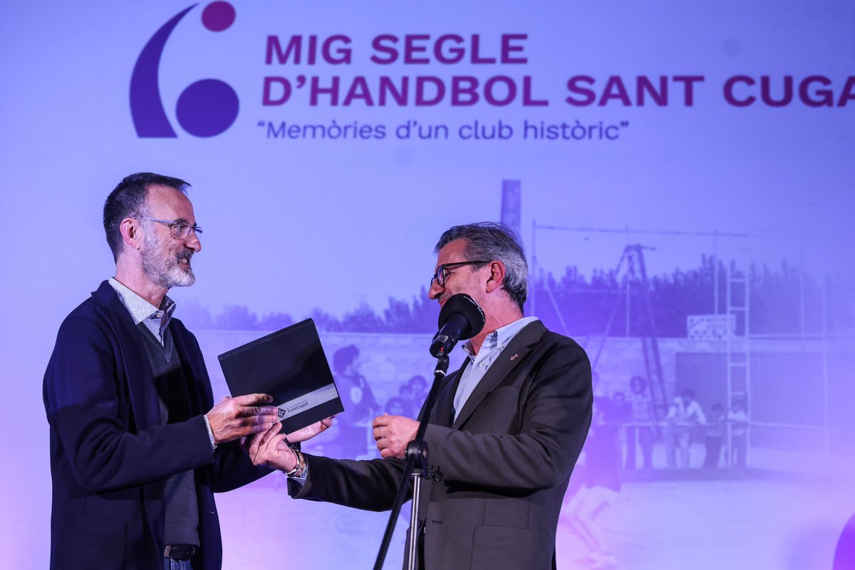 SantCugatCreix's tweet image. 5⃣0⃣ La projecció d'un documental produït per @cugatmedia i dues taules rodones, l'acte central del 50è aniversari de l' @hstcugat .

📸 @ajsantcugat .

🔗 tuit.cat/62096 .

#SantCugat @MoventisInfo @hummelspain @OccidentSeguros @JVCSpain @CatHandbol @LaFosbury