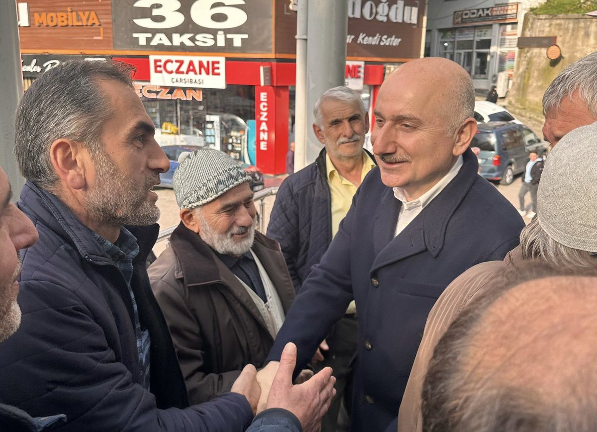 Of bilir, Gerçek Belediyecilik AK Parti'dir.

Bakanımız Sn. Adil Karaismailoğlu, Pazar Yeri ve Esnaf Ziyareti programı kapsamında hemşehrilerimizle bir araya gelerek hasbihalde bulundu.

#HazırızKararlıyız🇹🇷