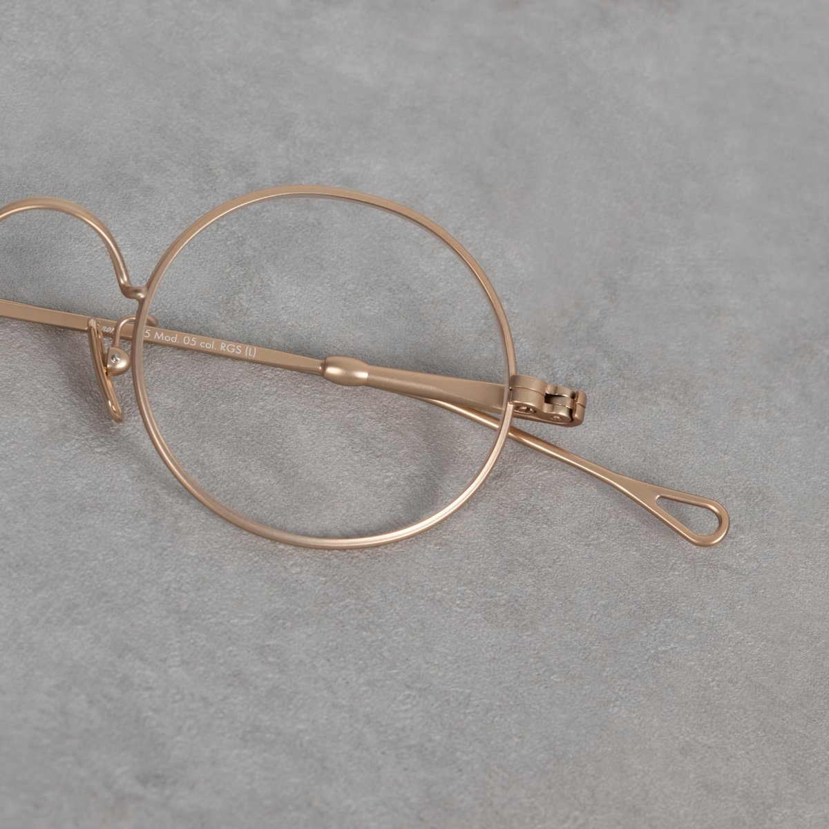 The classic M5 from our own manufactory Lumag, now available in the beloved Rose Gold with a satin finish. 😃 #lunorag #metalglasses #stainlesssteel #lumag