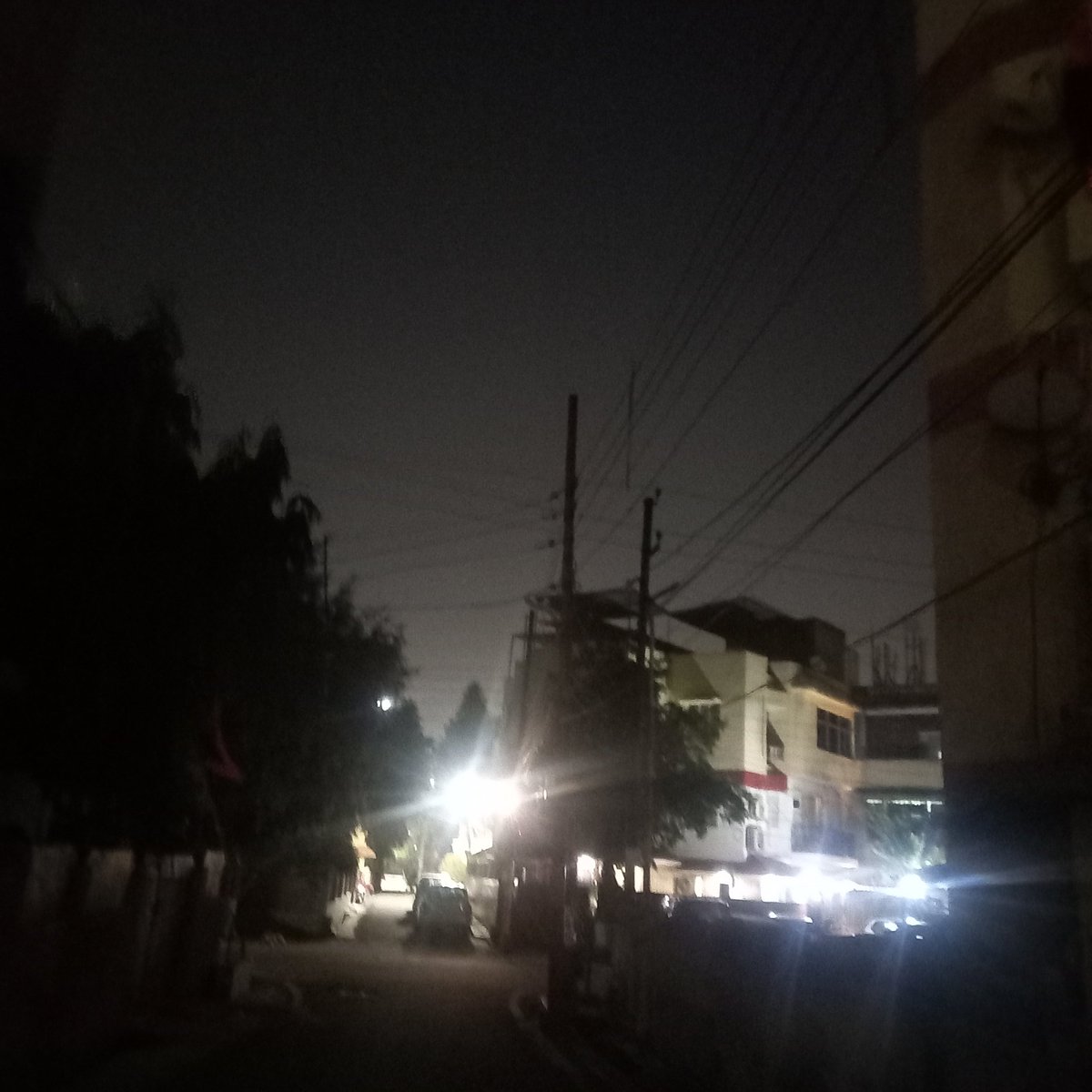 manjulseven's tweet photo. @CeoNoida @noida_authority @dmgbnagar @myogioffice @myogiadityanath @NandiGuptaBJP 
Street Lights in C block Sector 21         #JalVayuVihar #Noida not working. Pls repair immediately. Sr. Citizens can get grievously injured in darkness https://t.co/bvcrrptJSw