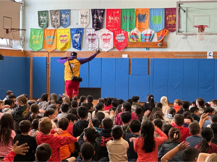 The Harlem Wizards visited us to see all the students before the big game on April 9th!  The Harlem Wizards will be playing with some of your favorite BG teachers at Clarke High School. If you haven't purchased your tickets yet, don't wait!  This is sure to be an exciting night!