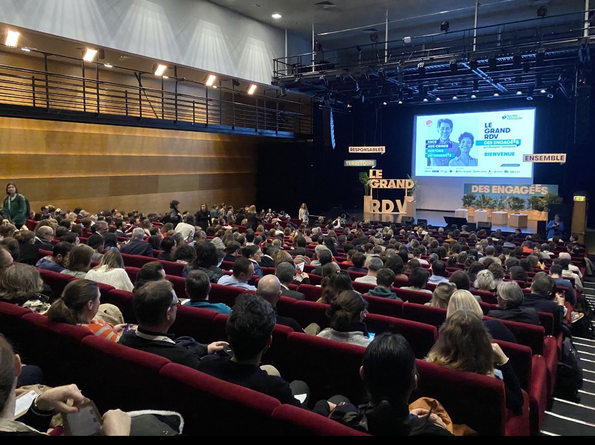 franckytrichet's tweet photo. Le grand RDV des EngagéEs est un réel succès. Nantes est définitivement un territoire enraciné sur la RSE qui est portée par de + en + d’acteurs. Un programme riche et une séquence d’ouverture passionnante de Salomé Saqué, auteure de « Sois jeune et tais-toi ! » publié chez Payot https://t.co/ijieeptIMG