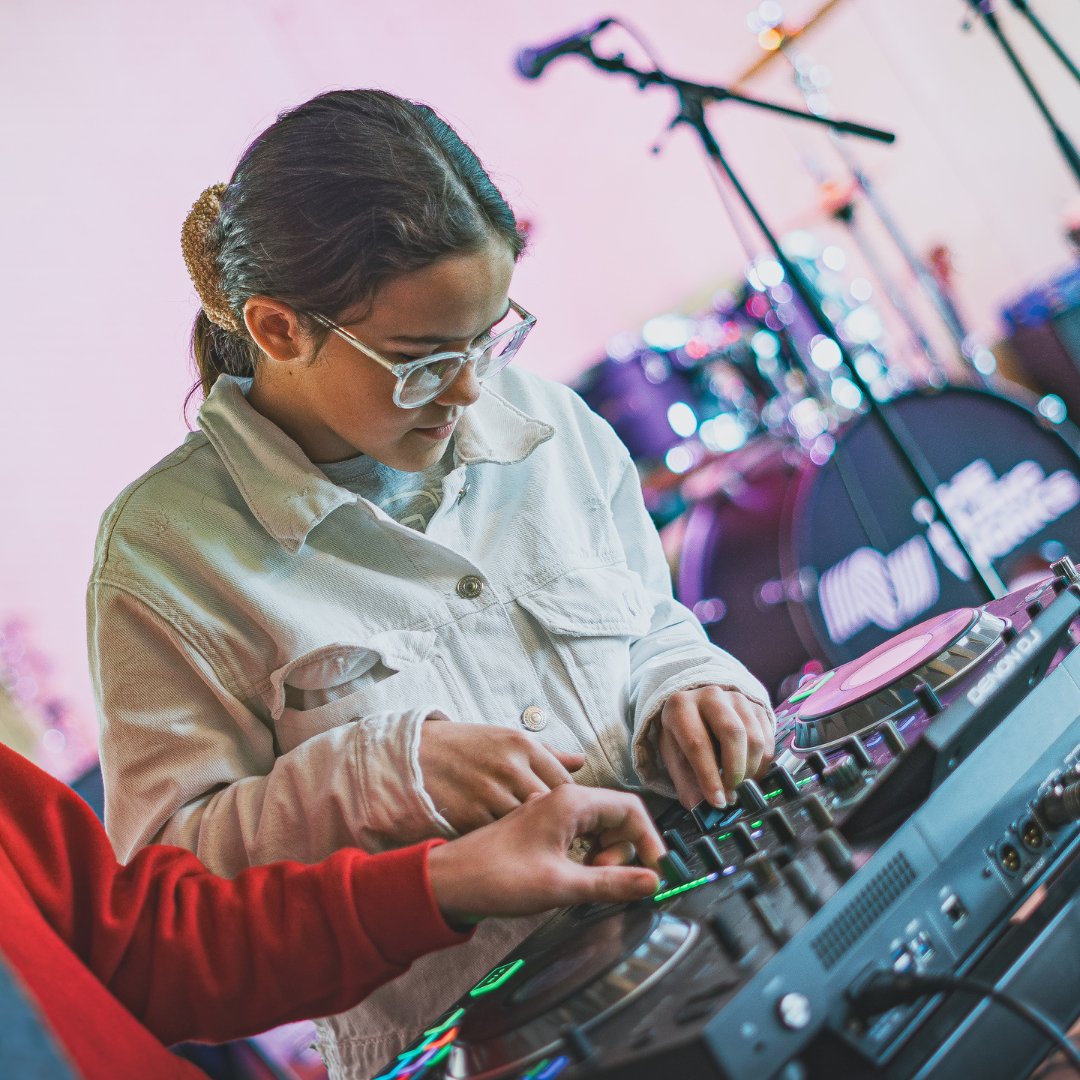 This #EasterHoliday don't miss out 🎶Have a Go is our FREE #SchoolHoliday music making programme 🧑‍🤝‍🧑For ages 11-16 & on #FreeSchoolMeals 📅Monday 35th-Wednesday 27th March 📍In #Gloucester & #ForestOfDean. Find out more & book➡️themusicworks.org.uk/have-a-go/ @gloscityhaf