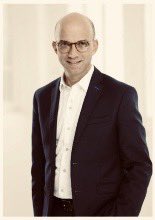YoCaverne's tweet photo. Chers tous, la Caverne🥃🎹📚 reprend ses habitudes mercredi 20 mars à 20h avec @EYKessler ! Nous parlerons durée, intuition, élan vital… mais aussi IA et climat ! Puis évidemment nous chanterons ce qui vous fera plaisir🎶❤️
Réservation obligatoire : https://t.co/C81zkFMDvi https://t.co/K0jsLBIi9o