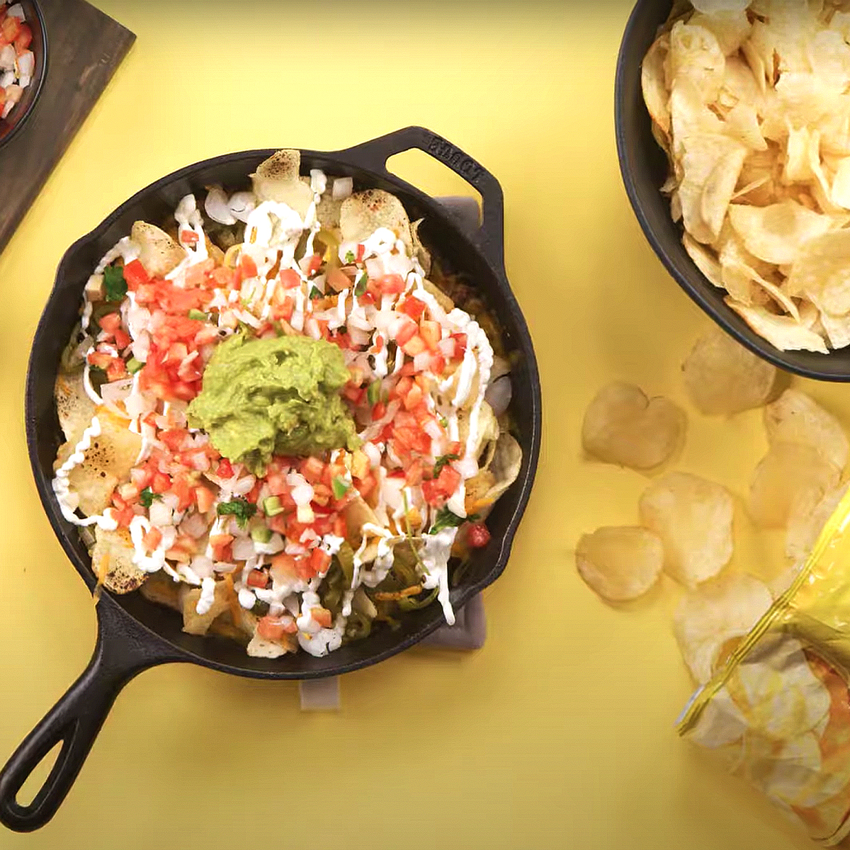 ChartwellsWSC's tweet photo. Happy National Potato Chip Day! 🥔 Grab a bag of Lay’s chips from the Market and try this Lay’s Loaded Taco Skillet Nachos recipe to celebrate. 
👉https://t.co/WwRTwlk49o https://t.co/NRnHc6YFFM