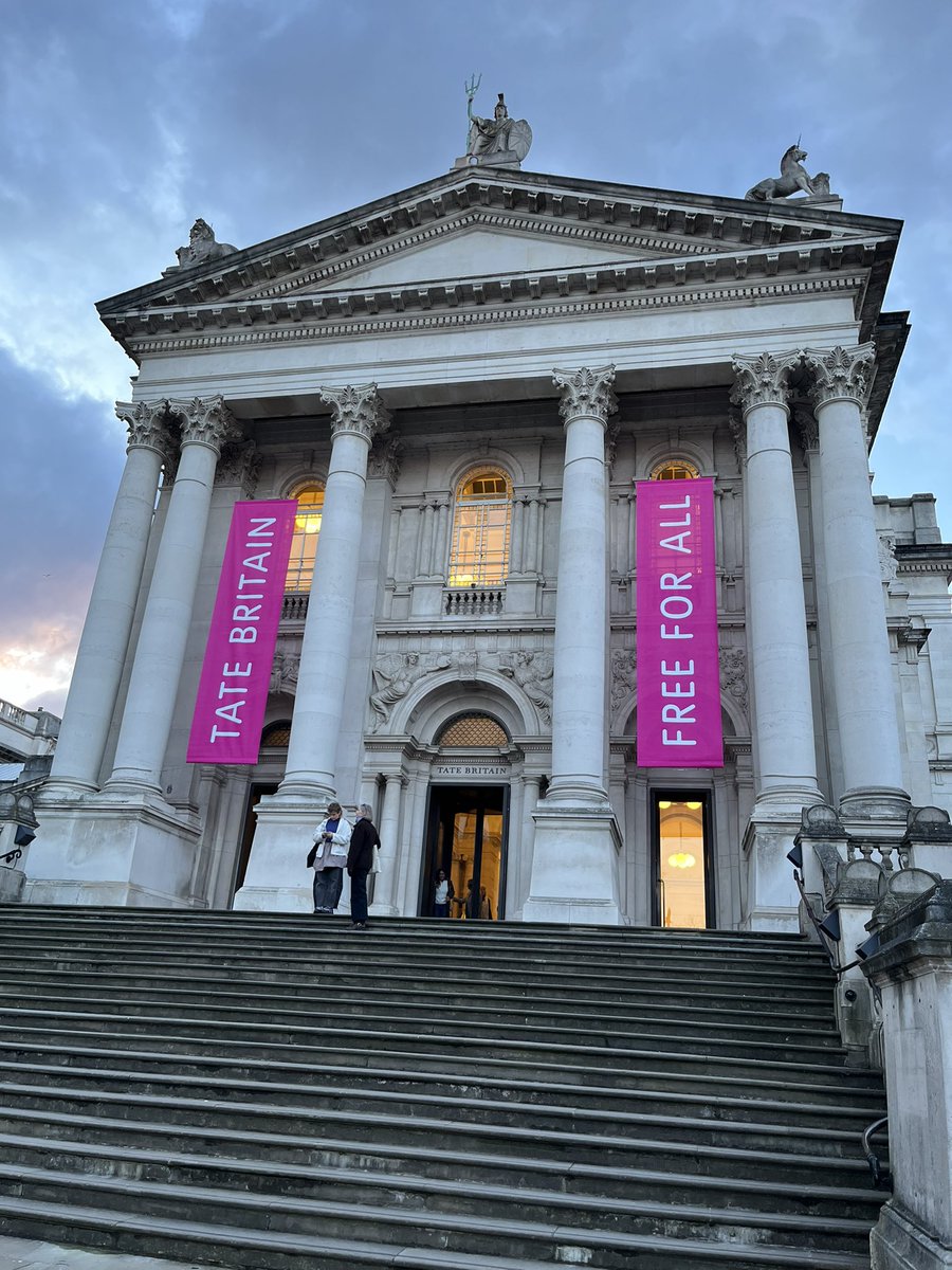 BarbaraPerriard's tweet photo. A must see @TateBritain #SargentAndFashion. Every fashionista will particularly appreciate the well curated souvenirs to make the experience and inspiration last 🖼️ ☺️. https://t.co/HEWZYWyuqs