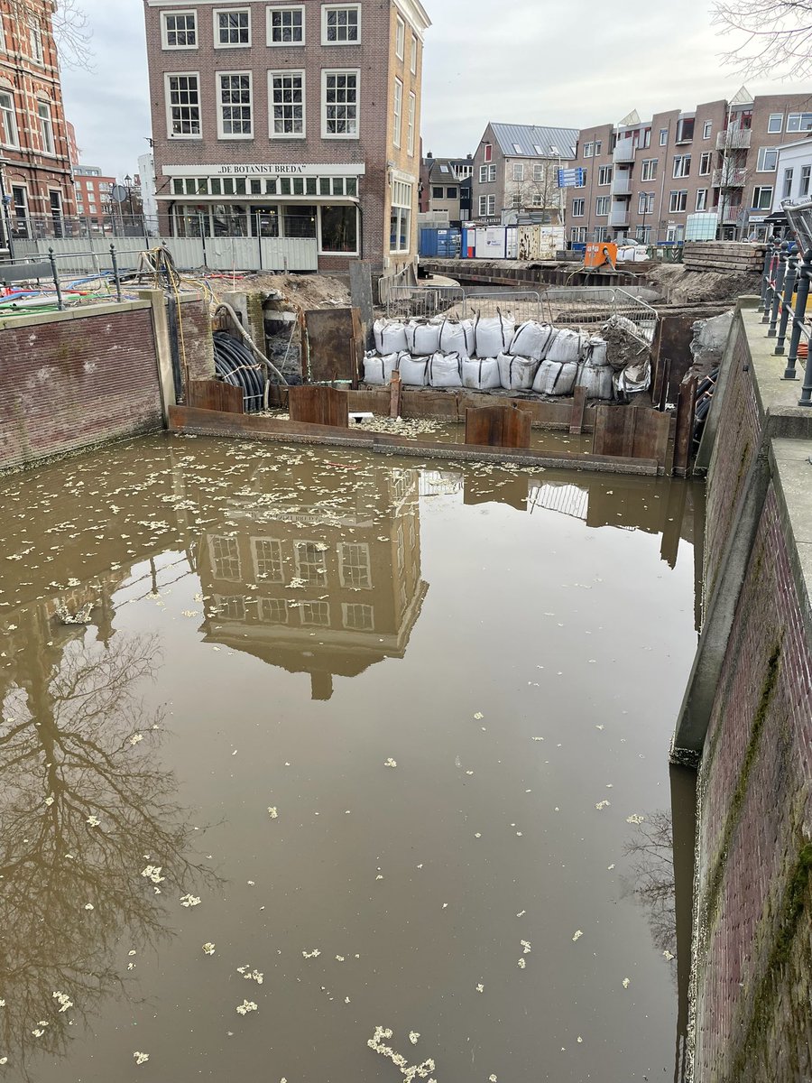 Dunne076's tweet photo. In de categorie wil mooi wil zijn moet pijn lijden #Haven #NieuweMark #Breda https://t.co/cAKrwqxdzn