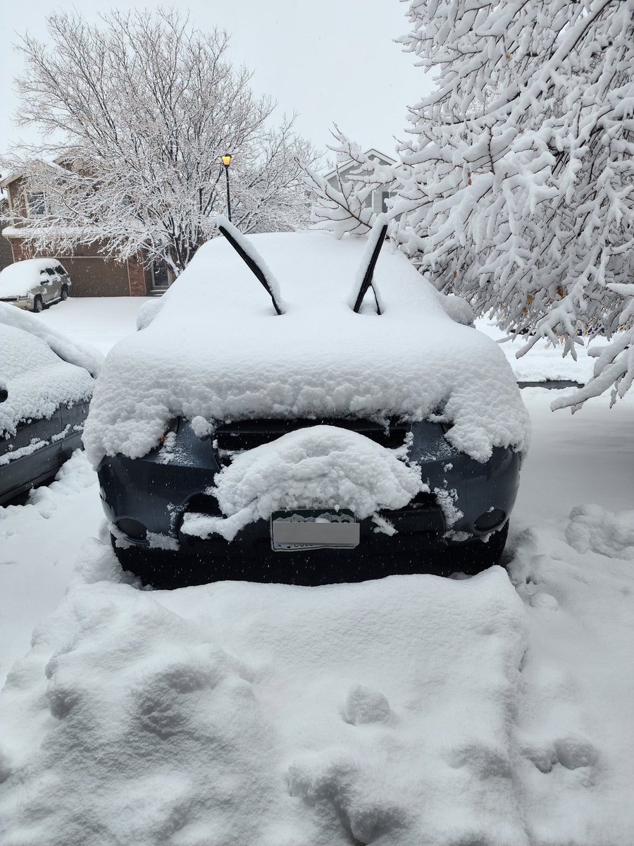 PeepingNee's tweet photo. My car looks less than pleased to have been left outside. #cowx #ifyourecoldtheyrecold #angryeyebrows π https://t.co/uojltNUNfV