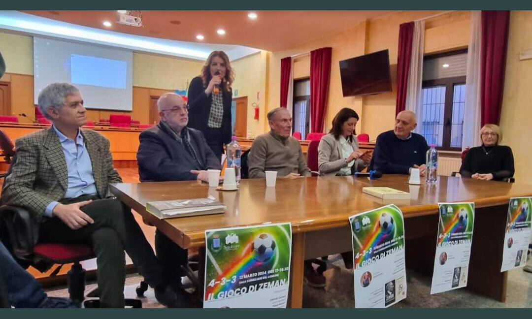 MilanSpace_03's tweet photo. Grande successo a #Spoltore per '4-3-3- Il gioco di #Zeman' https://t.co/2OeOMEiT1l via @cmdotcom https://t.co/2PQftfxJrg