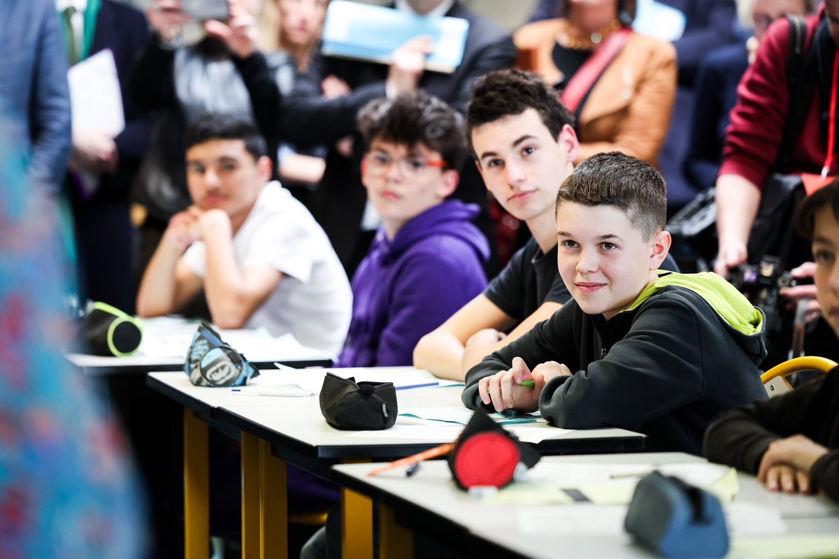 NBelloubet's tweet photo. Déclencher un véritable choc des savoirs à l’École et élever le niveau de tous nos élèves : voilà l’objectif que nous partageons avec @GabrielAttal. https://t.co/SZkTCqUAaC