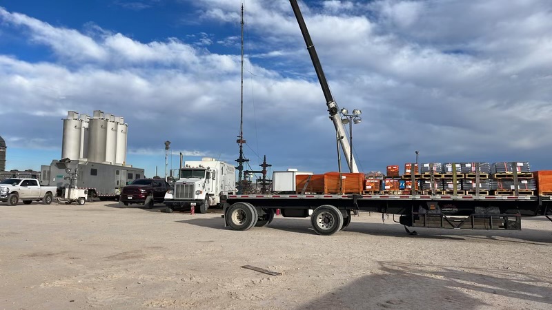 PatriotFrt's tweet image. 💼 Tailored Solutions for Oil &amp;amp; Gas! 🏗️ Patriot Freight delivers with precision in Hot Shot, Flatbed, and Oversized services, supporting the oil and gas industries. Experience efficient and reliable logistics – choose Patriot! 🚛 #OilAndGasSolutions #PatriotLogistics