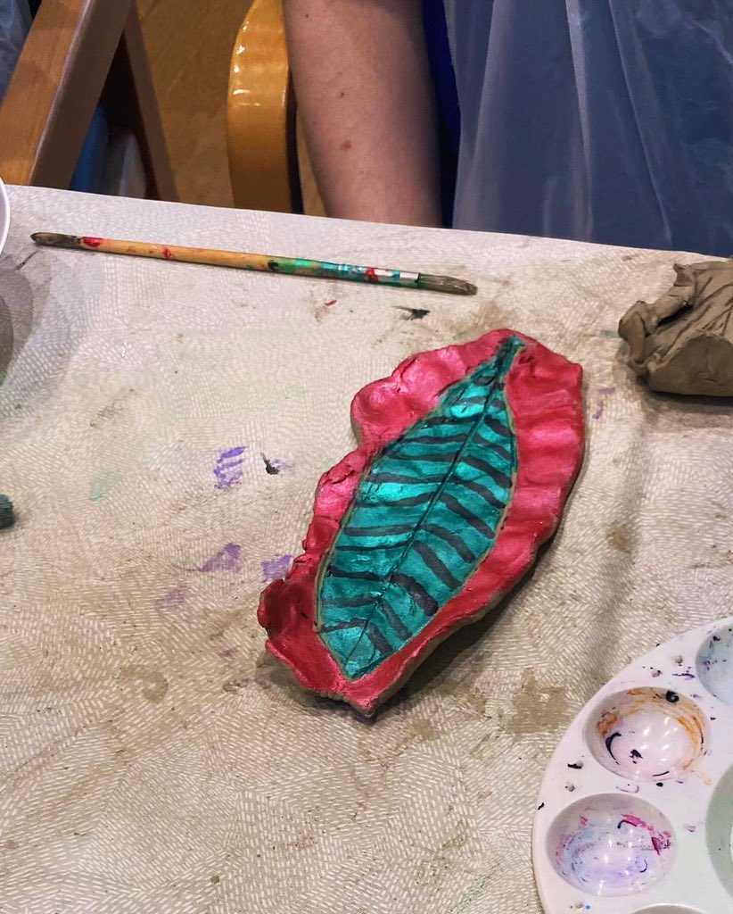 Working on two wards at #Redwoods @arts_mpft again We painted our experimental #leaf 🍂 🍃 #clay #bowls #artwork #design #nature #markmaking #artsforhealth #artinhospitals #mentalhealth #process #processart #paint #design #colour 🥣