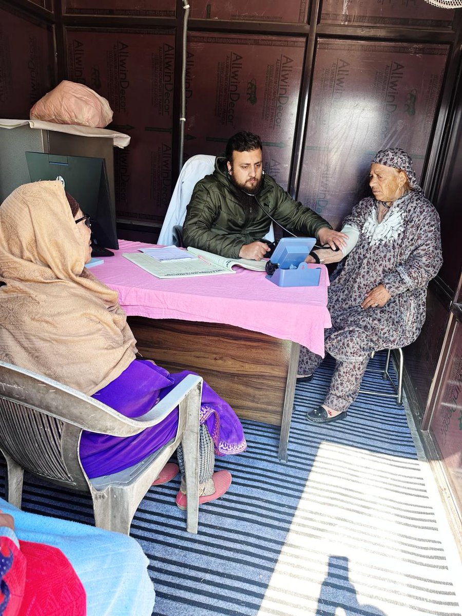 CmoRamban's tweet photo. "Today at CHC Banihal, a health mela organized under Ayushman Bhava, inaugurated by SDM Mr. Rizwan Asgar, benefited over 700 patients with free registration, investigations, medicines, and ultrasound. #HealthCareMilestone" @NHMJK5 @dhs_jammu @dcramban @DIPRRambandic @vikas2059 https://t.co/j2xFiF64v6