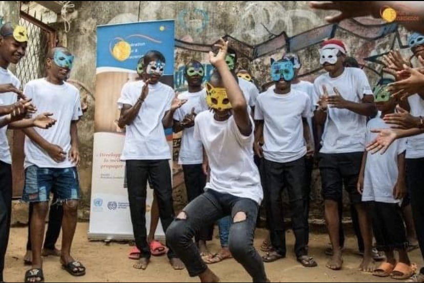 -🇲🇬 Diego-
Ce 02 mars il y a eu beaucoup d’émotions et de fierté à la Maison Centrale de Diego: après 7mois de travail intense, nos jeunes en collaboration avec @coeuretconscience ont produit un spectacle de haute volée sur le thème de la paix 🕊️ 
Merci à tous les participants 🫶🏻