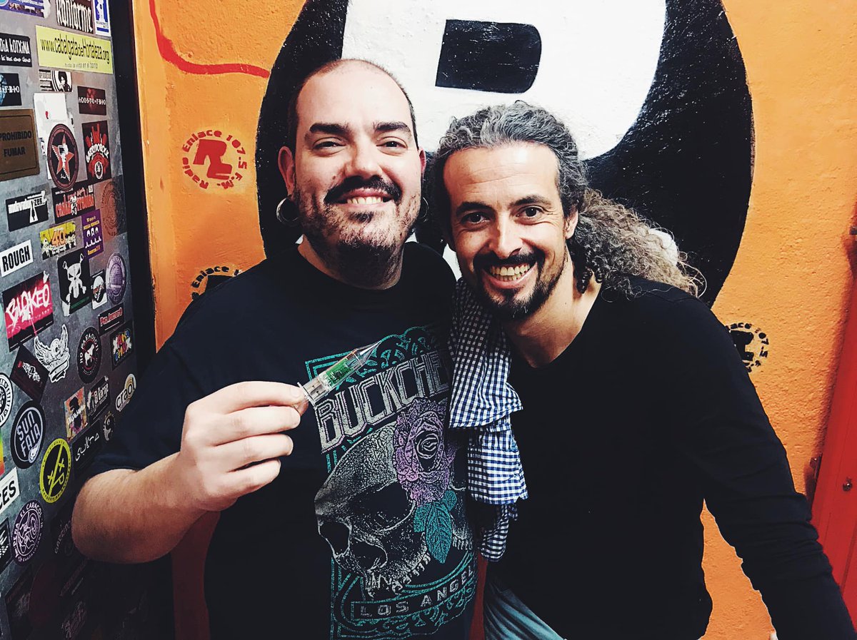 GarridoRock's tweet photo. ¿Quién me iba a decir a mi que recibiría en el GarridoRock al mismísimo Chuky de Cieza?
Y con una primera dosis de rocanrol bajo el brazo de La esencia de Chuky muy potente: ¡Que se prepare el Viña Rock!
#GarridoRock #ChukyDeCieza #LaEsenciaDeChuky #PrimeraDosis https://t.co/90FUYuqXbj