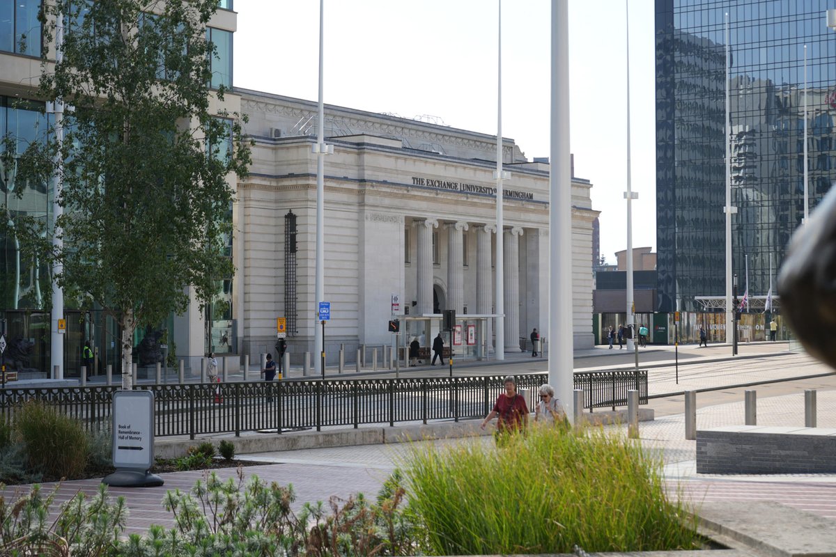 It's #BrainAwarenessWeek 🧠 and researchers from here at Birmingham will at The Exchange, Centenary Square & @mac_birmingham with lots of activities for all ages to get those neurons fired up! 🗓️ March 16 🕚 11am-3pm See you there! Find out more at: birmingham.ac.uk/research/centr…