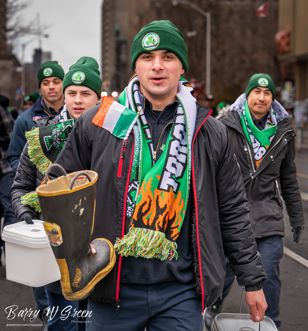 StPatricksTo's tweet image. The Toronto Professional Firefighters Association will be collecting cash and canned goods on the Parade route in support of the Daily Bread Food Bank. See you on Sunday!

#StPatricksDay2024 #stpatricksparade #Toronto