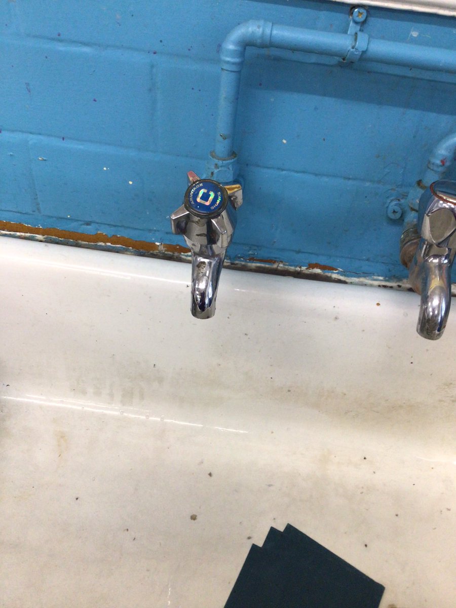 bspsofficial's tweet photo. Year 5 found that a mirror, shiny metal and water all reflect the light! #bsps #bspsScience #BSW24 🪞 💧@ProfCrankpot https://t.co/3HGt20N8Zy
