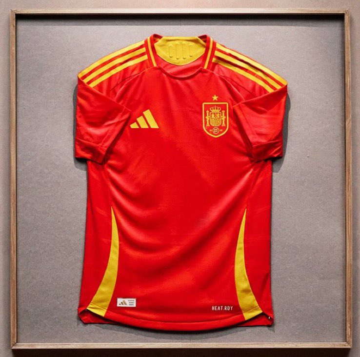 Tage (@tagelca) on Twitter photo 🚨SORTEO🚨
Camiseta de la SELECCIÓN🤩🇪🇸
Para participar:
• RT
• Follow a <a href="/Hispadrops/">Hispadrops Retro</a> y a mi
Recuerda que puedes conseguir cualquier otra camiseta en <a href="/Hispadrops/">Hispadrops Retro</a> ‼️📥
El ganador se dará el 19 Marzo🍀 🚨SORTEO🚨
Camiseta de la SELECCIÓN🤩🇪🇸
Para participar:
• RT
• Follow a <a href="/Hispadrops/">Hispadrops Retro</a> y a mi
Recuerda que puedes conseguir cualquier otra camiseta en <a href="/Hispadrops/">Hispadrops Retro</a> ‼️📥
El ganador se dará el 19 Marzo🍀