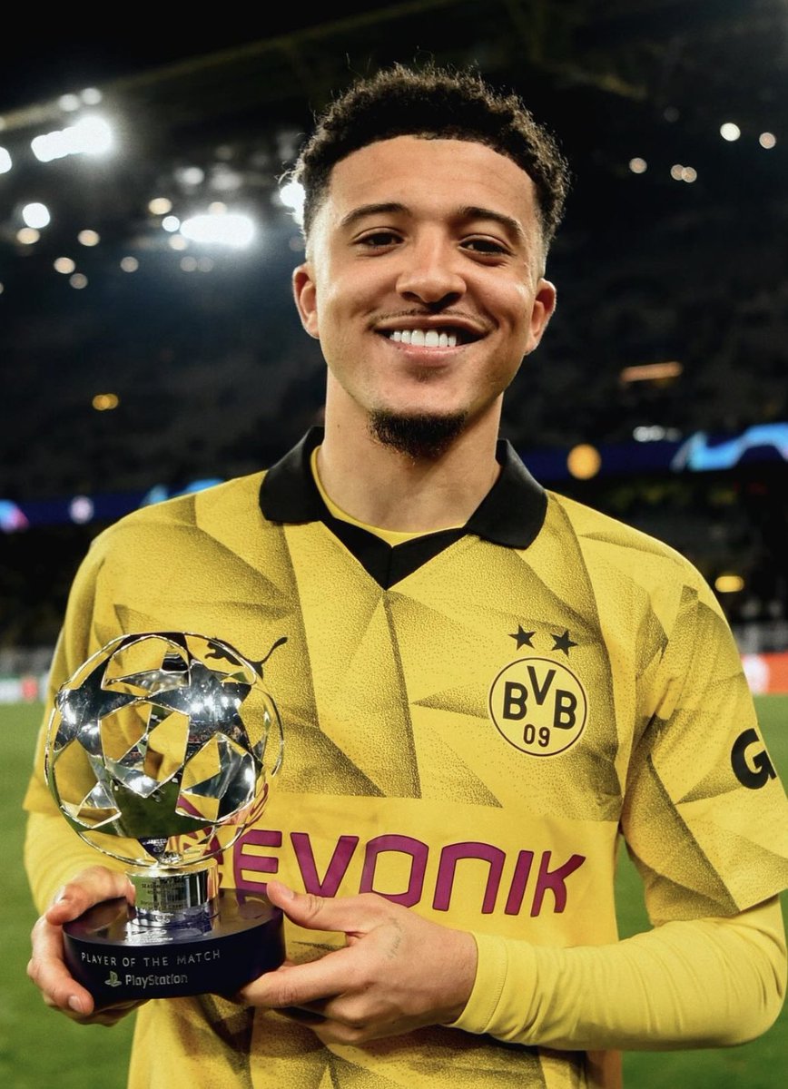 Dortmund_French's tweet photo. 🗞️ Manchester United est prêt à vendre Jadon #Sancho pour approximativement 35 à 40M€. Le club anglais accepterait des pertes financières sur la vente.

Le transfert définitif pourrait se faire au Borussia Dortmund. Les finances du club sont solides. 

#BVB (Bild) https://t.co/hTJP48a1gR
