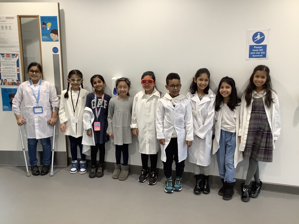 olive__preston's tweet photo. Lots of budding scientists in our school today. #ScienceSuperLearningDay #BritishScienceWeek #Ambition #WeAreSTAR https://t.co/jSrNvI8URn
