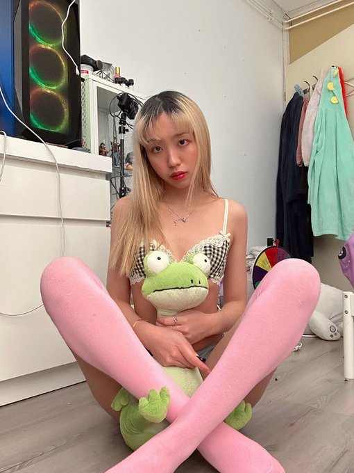 I&rsquo;m ur gf now https://t.co/sIuxQiXNVw