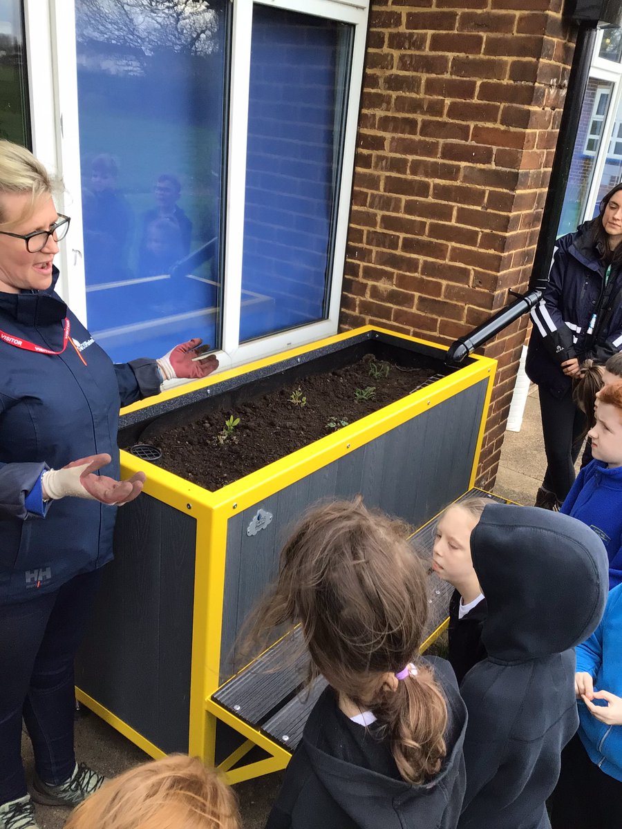 MASSIVE thank you to SUDS who came to support us with our new planters! 🌱 @CastleHillsScaw @LegerEdTrust #TeamCastleHills