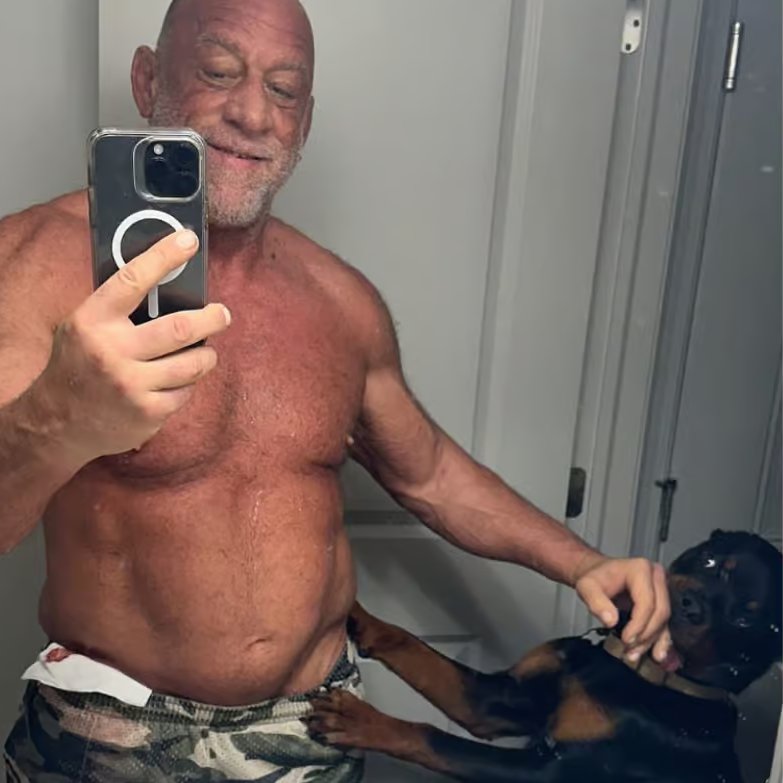 TheArtOfWar6's tweet photo. RIP to Mark Coleman's dog, Hammer❤

The ultimate good boy https://t.co/mX3ZIA0Q4L