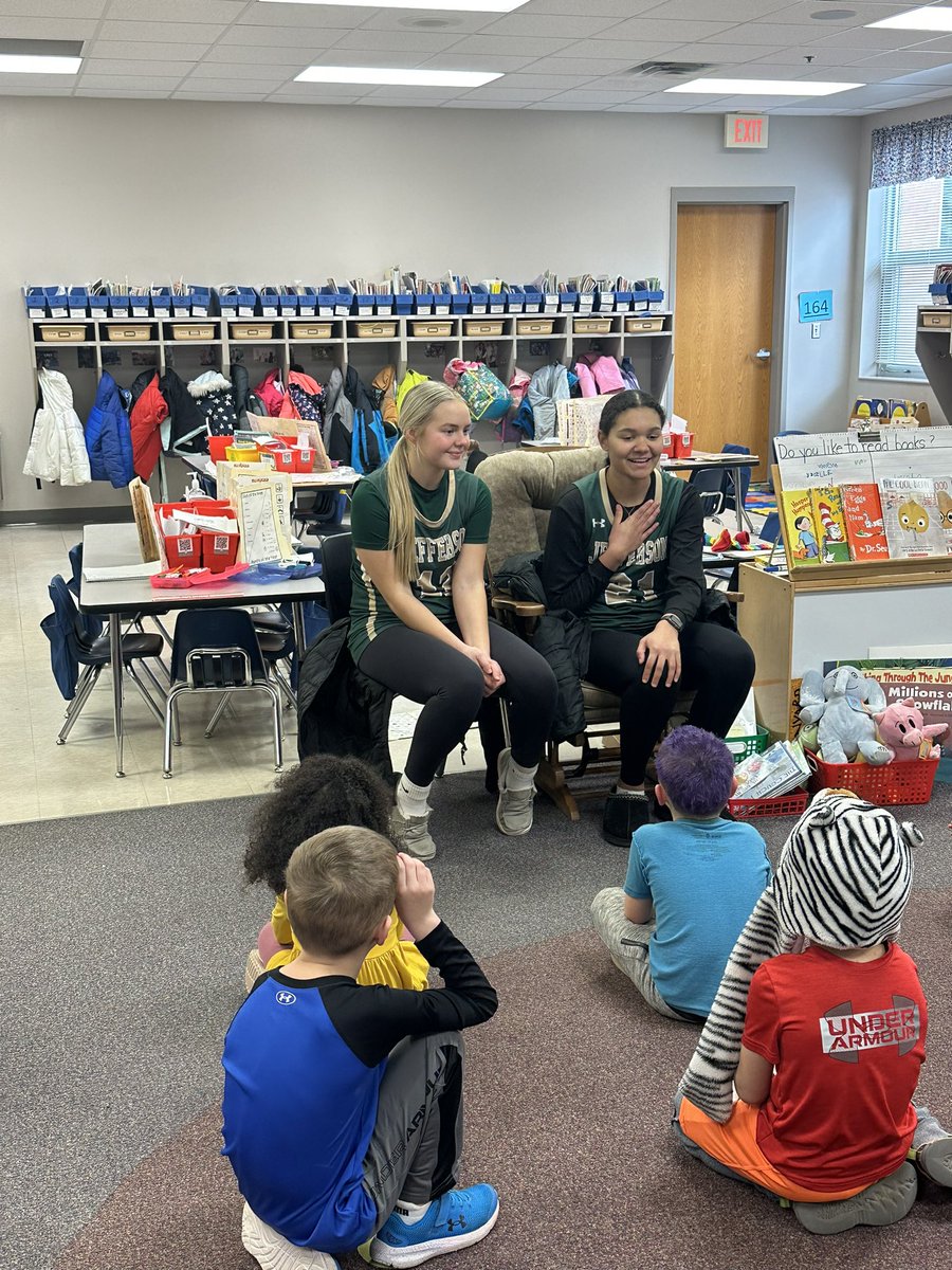 SFJeffersonGBB's tweet photo. Last week our Players and Cheerleaders got to serve at Discovery Elementary and Hayward Elementary!! Was so great to spend time with some future Cavs ๐๐ค๐๐ #AllMeansAll #CreatingCavCulture #<TOGETHER3 https://t.co/2xuhjiJZmR