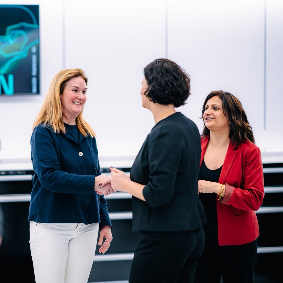 MercedesAMGF1's tweet photo. From 'mid-life opportunity' to record-breaker 👏

An inspiring #InternationalWomensDay team talk from Atlantic Ocean rower Helen Butters, on stepping out of your comfort zone and pursuing your dreams 💪

Full story and interview 👇